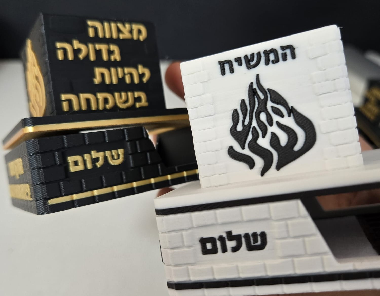 שם צבעוני